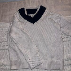 Abercrombie & Fitch V-Neck Sweater in Cream and Navy Blue